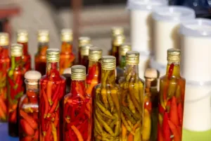 Dlaczego nie należy kupować oliwy w plastikowej butelce